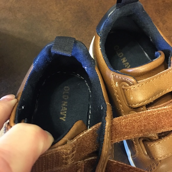 Old Navy Toddler, Triple Strap Dress Sneaker; sz 7 - Picture 6 of 7